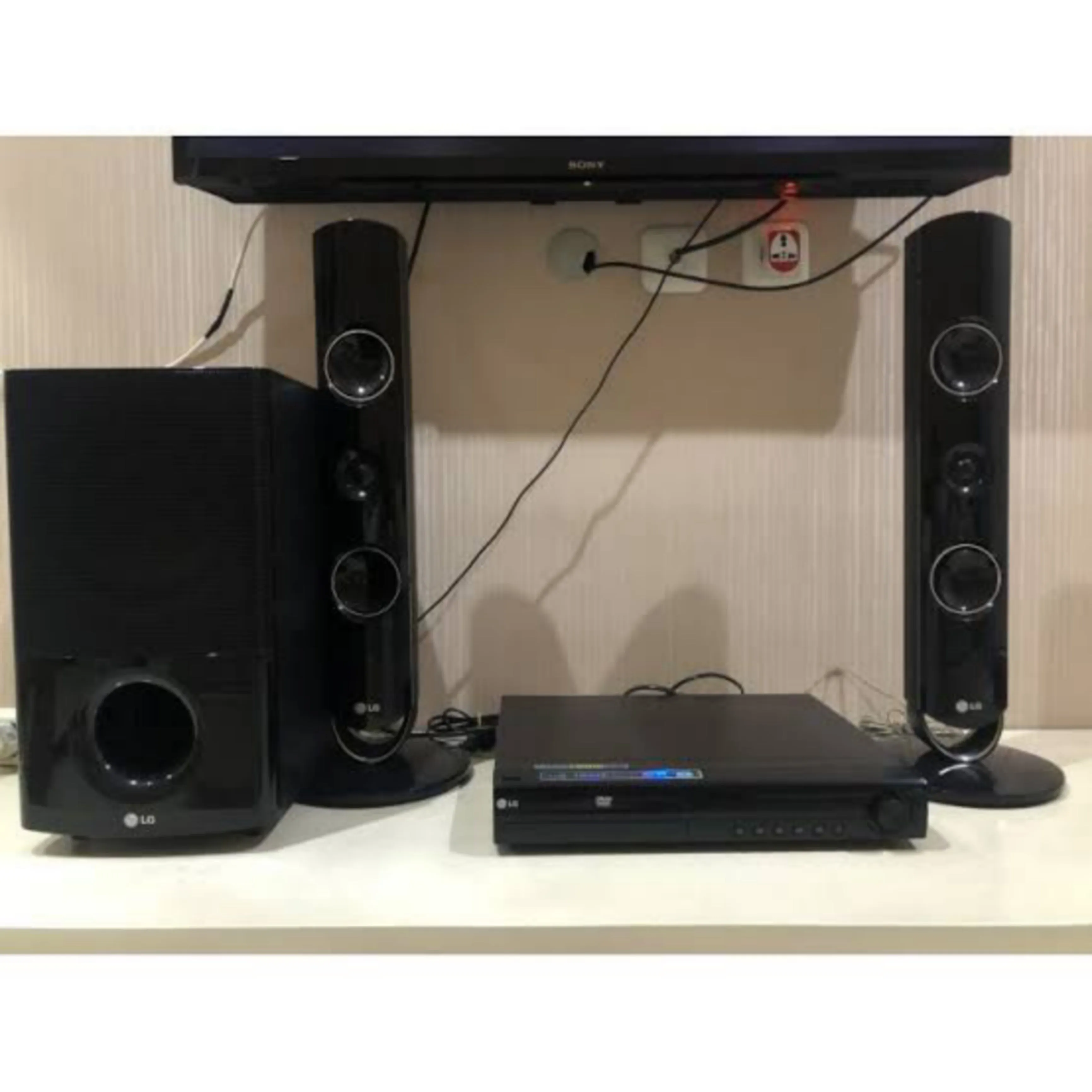 LG HT805VM 2.1Ch 440W Tall Boy DVD Home Theater System (USB, FM, Aux, HDMI Out) - Foreign Used