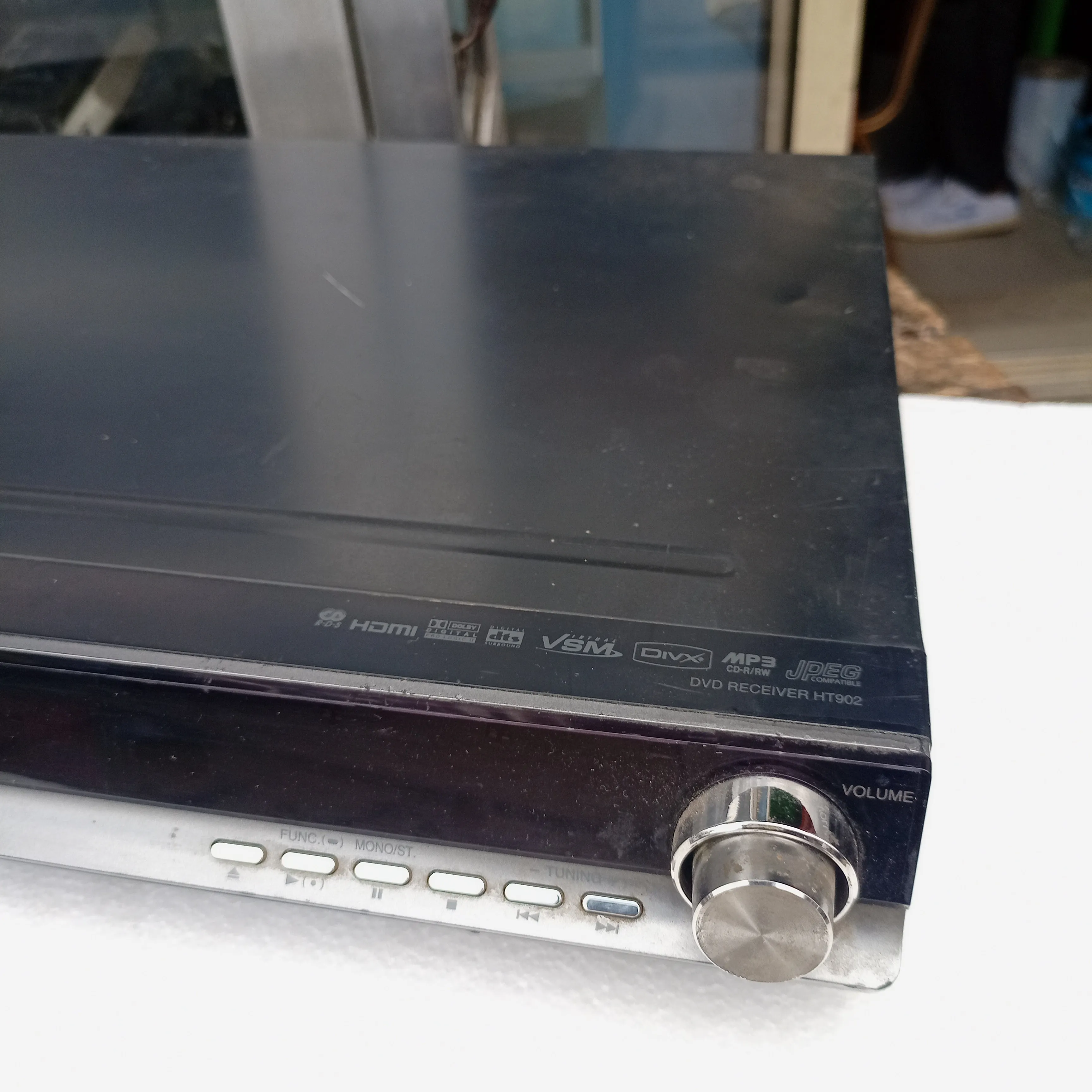 LG HT902PB 5.1 Channel 1000 Watts DVD Home Theater System - Gently Used in London