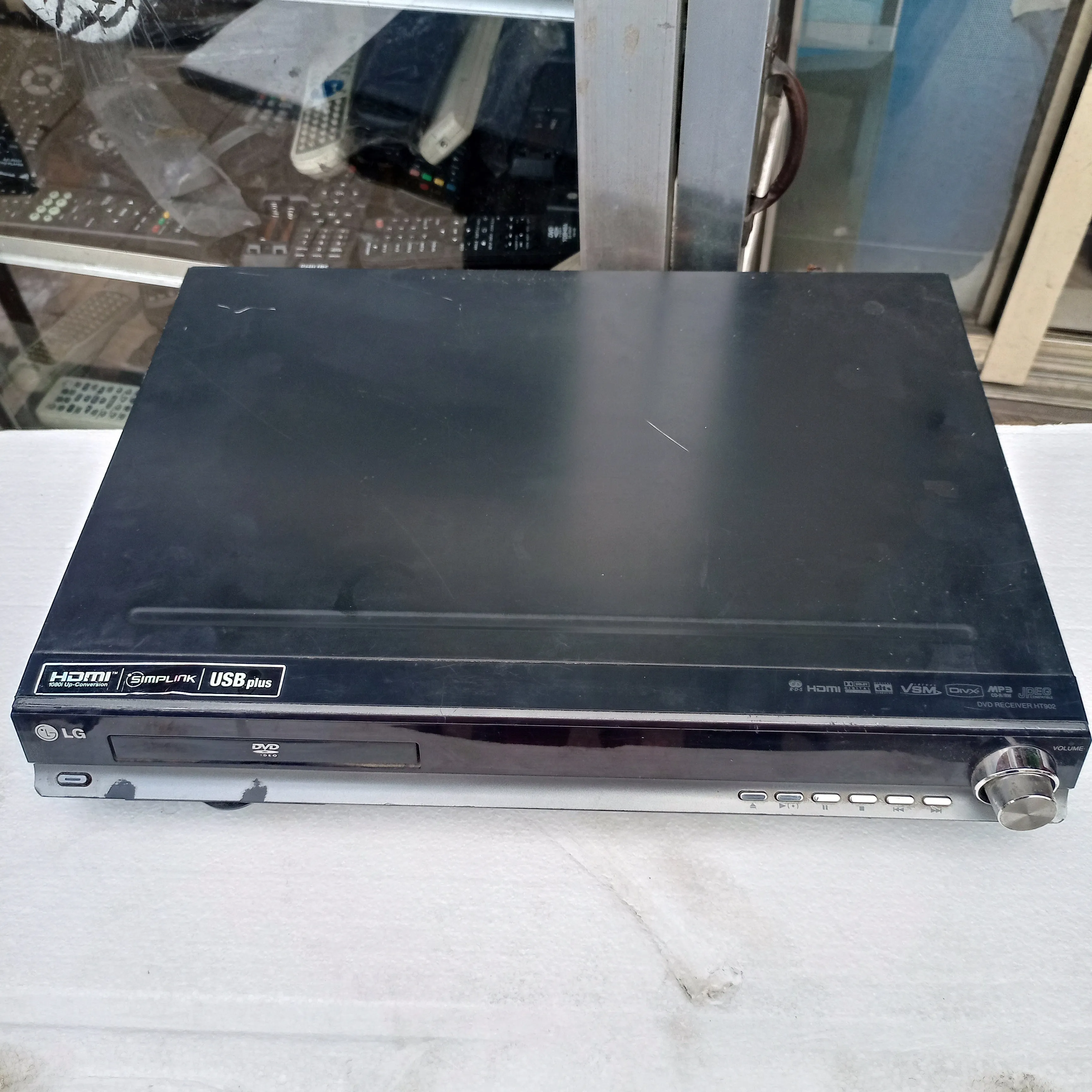 LG HT902PB 5.1 Channel 1000 Watts DVD Home Theater System - Gently Used in London