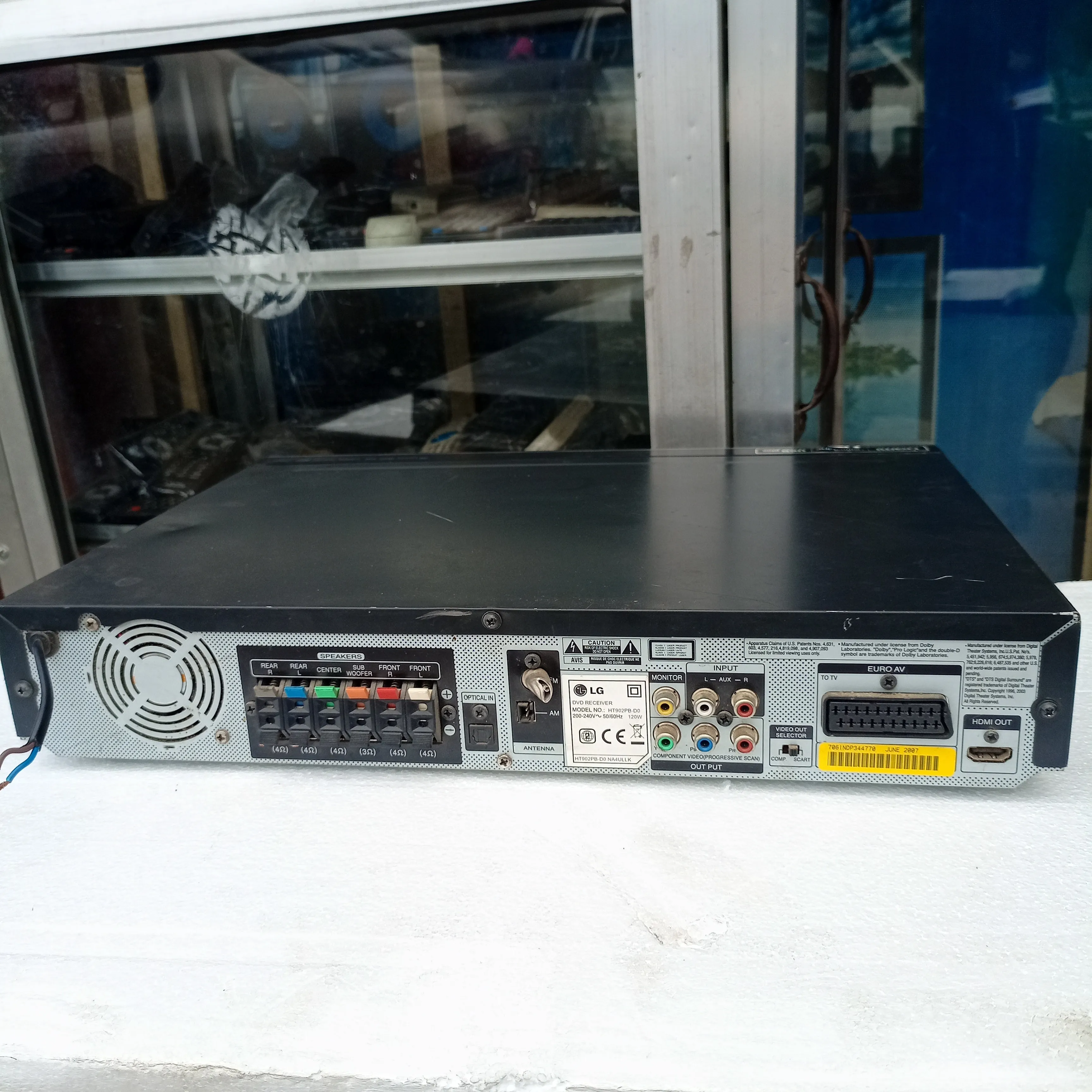 LG HT902PB 5.1 Channel 1000 Watts DVD Home Theater System - Gently Used in London