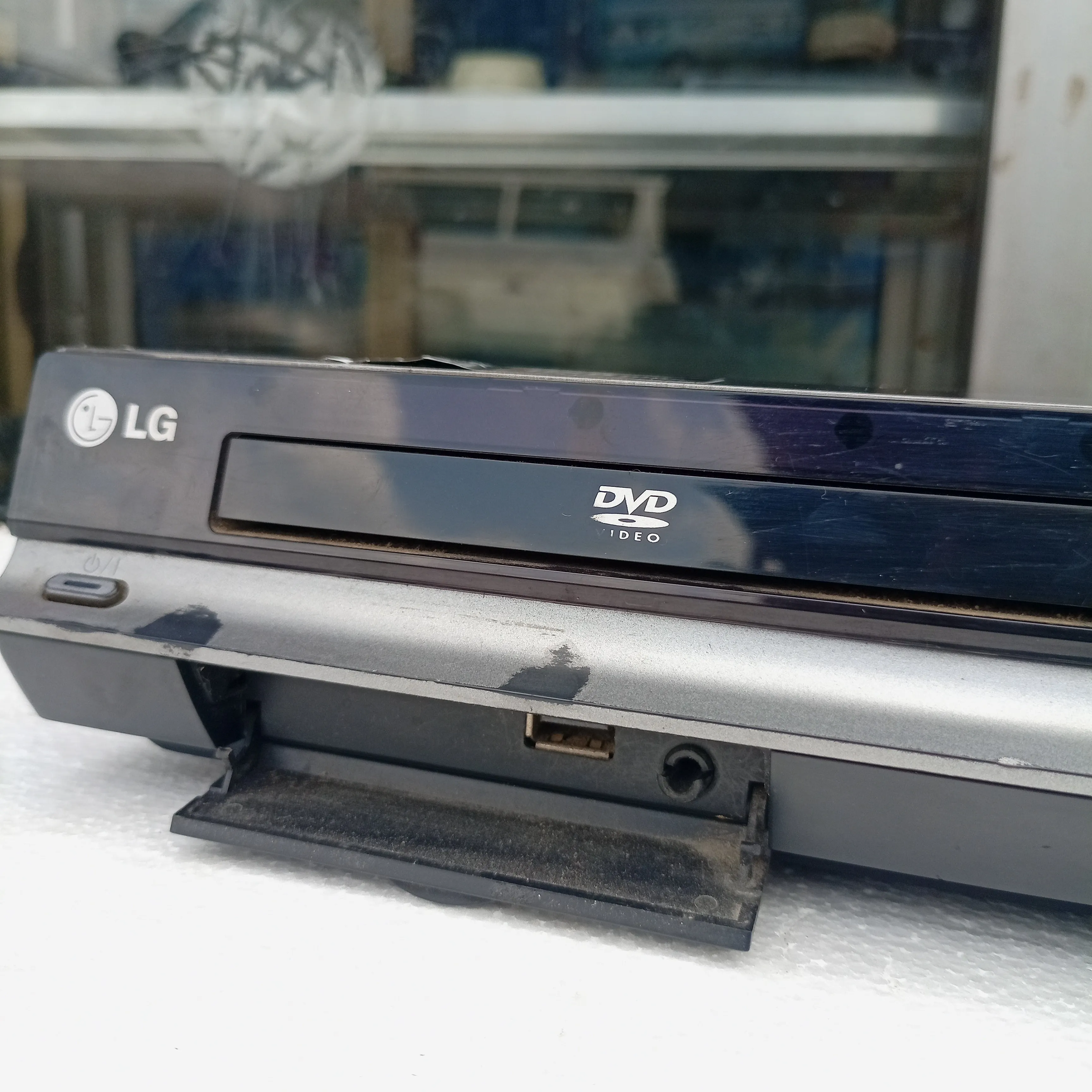 LG HT902PB 5.1 Channel 1000 Watts DVD Home Theater System - Gently Used in London