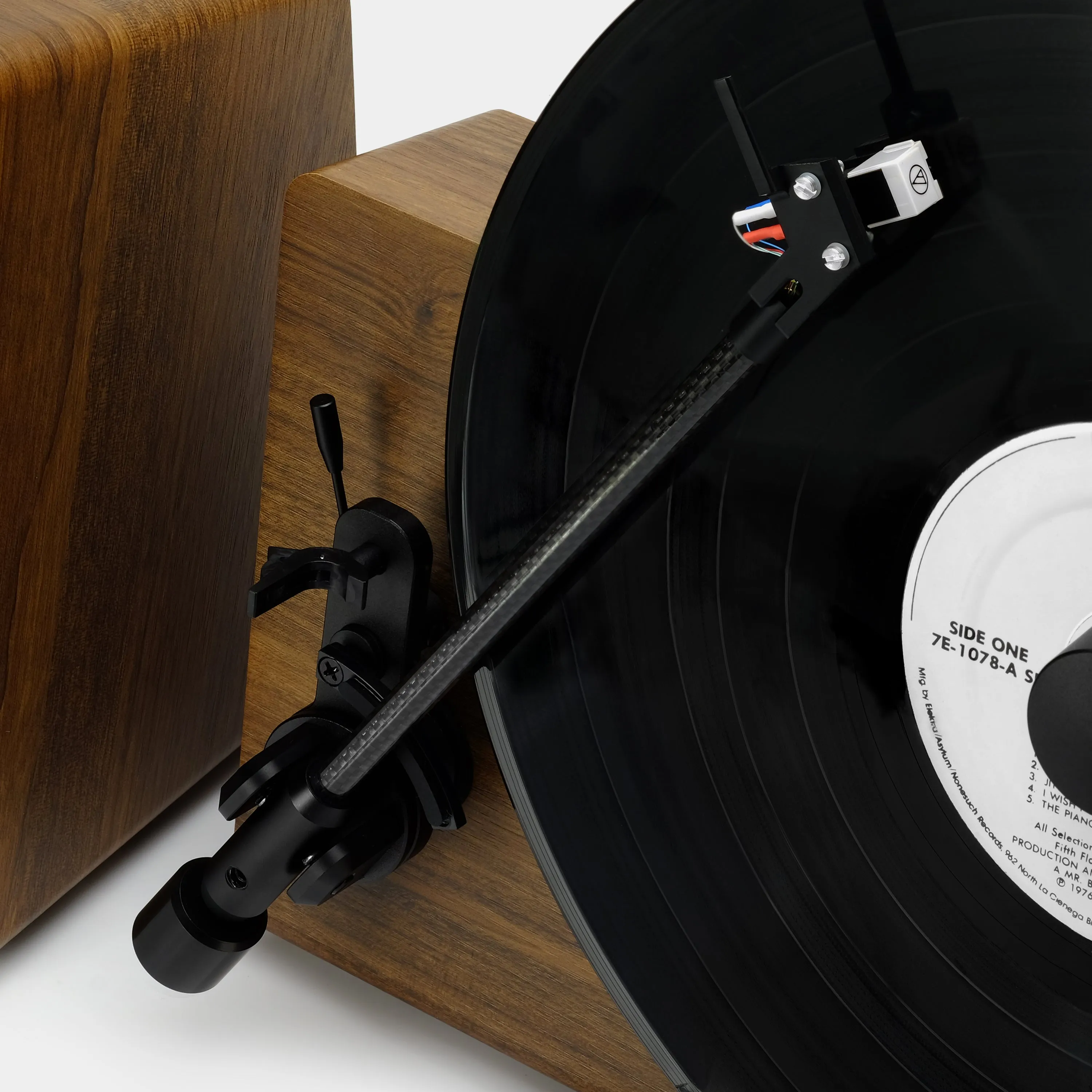 MORE Vertical Play Station Walnut Turntable