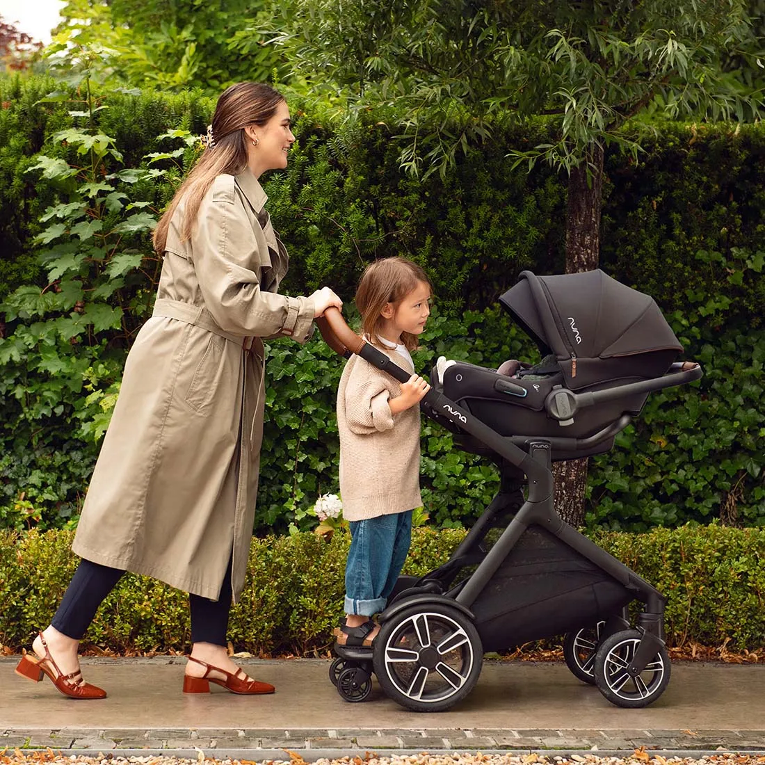 Nuna DEMI Next   PIPA Urbn Travel System - Caviar
