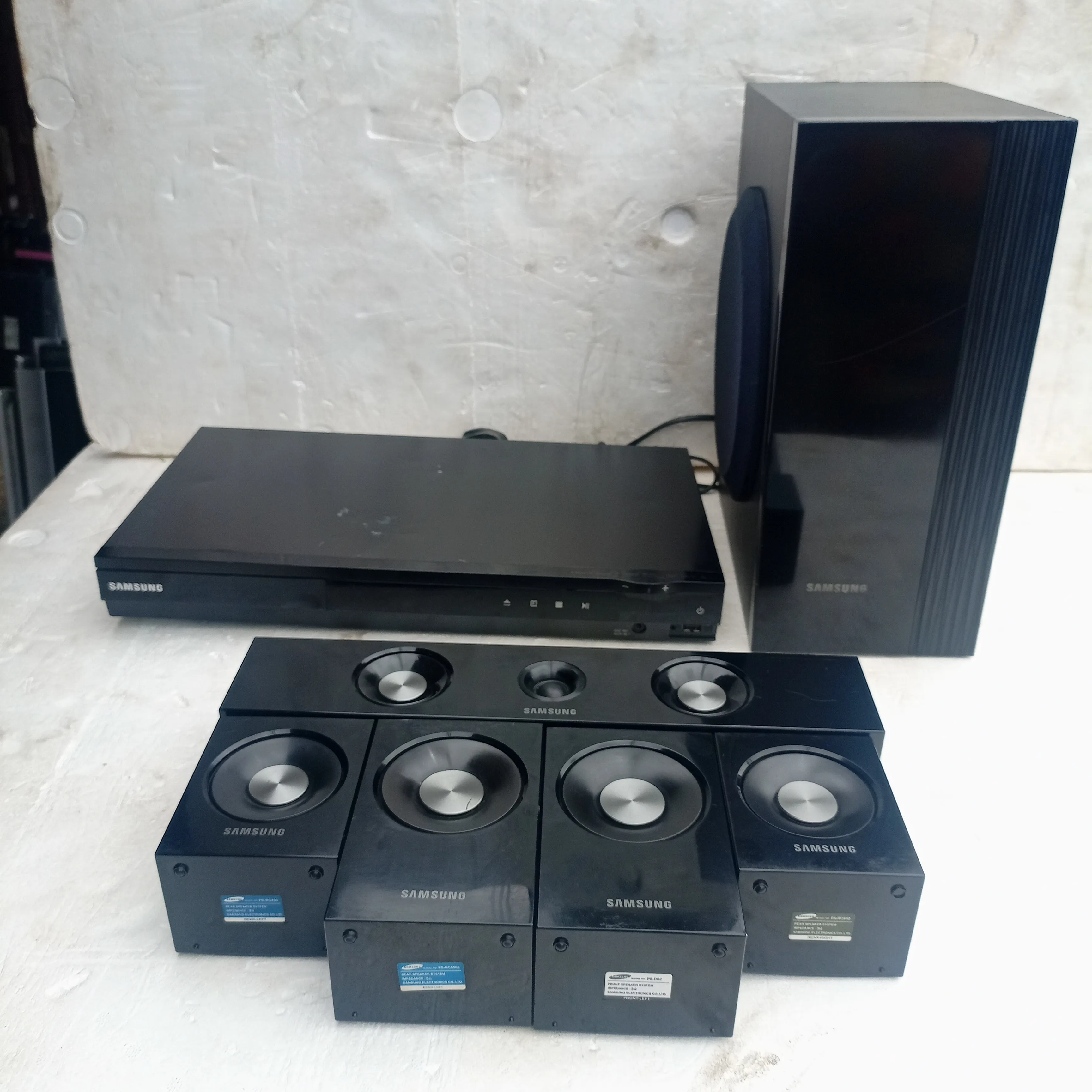 Samsung HT-D450 5.1Ch 850Watts DVD Home Theater Complete Set (USB, Aux, FM radio, Optical in, HDMI) - Foreign Used