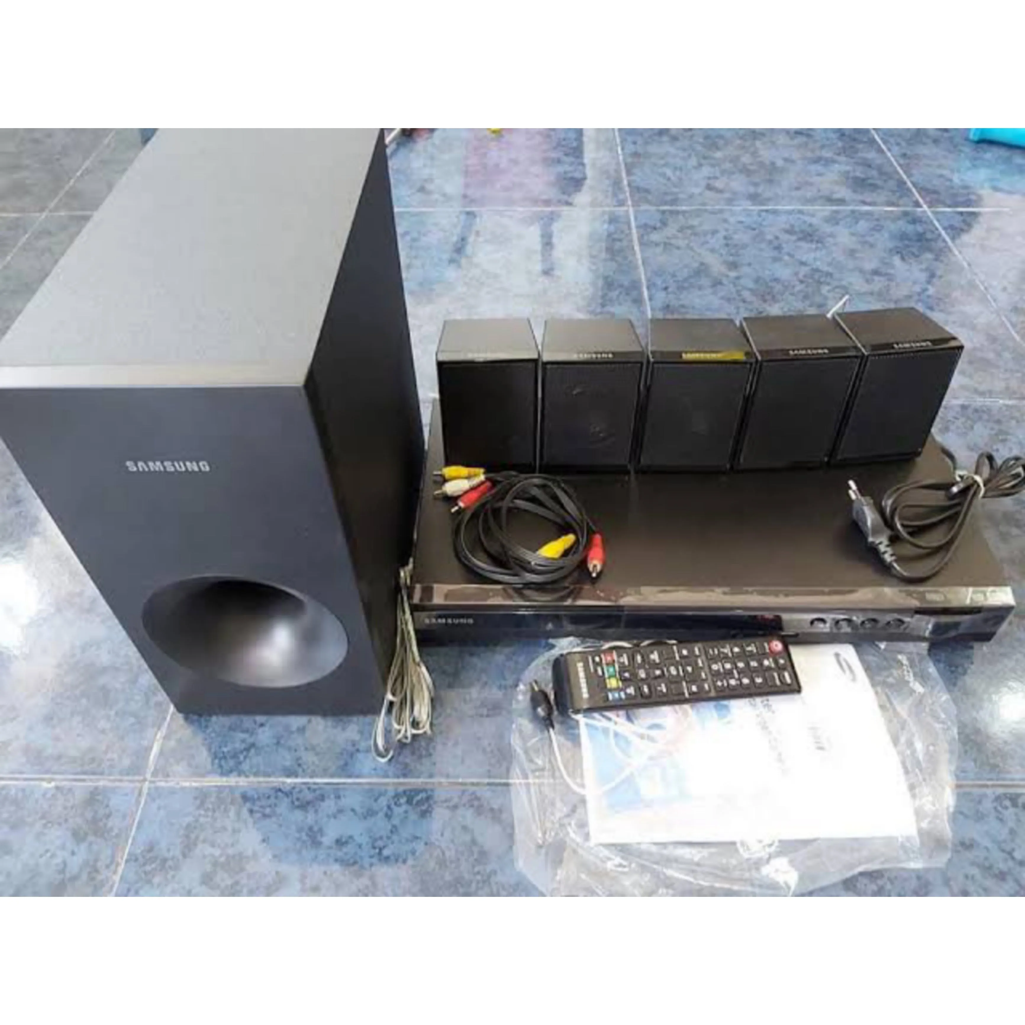 Samsung HT-E330K 5.1Ch 330Watts DVD Home Theater Complete Set - Foreign Used