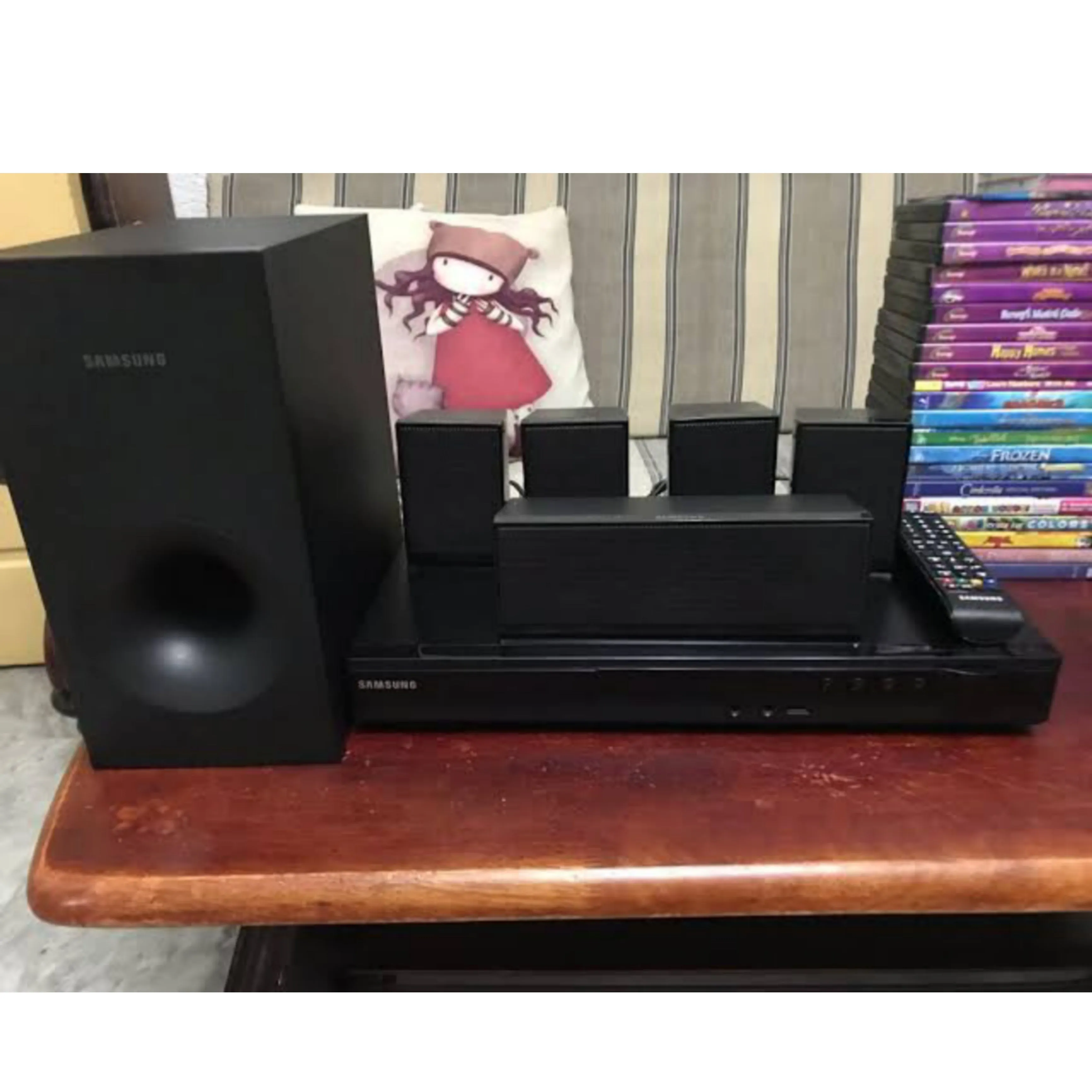 Samsung HT-E330K 5.1Ch 330Watts DVD Home Theater Complete Set - Foreign Used