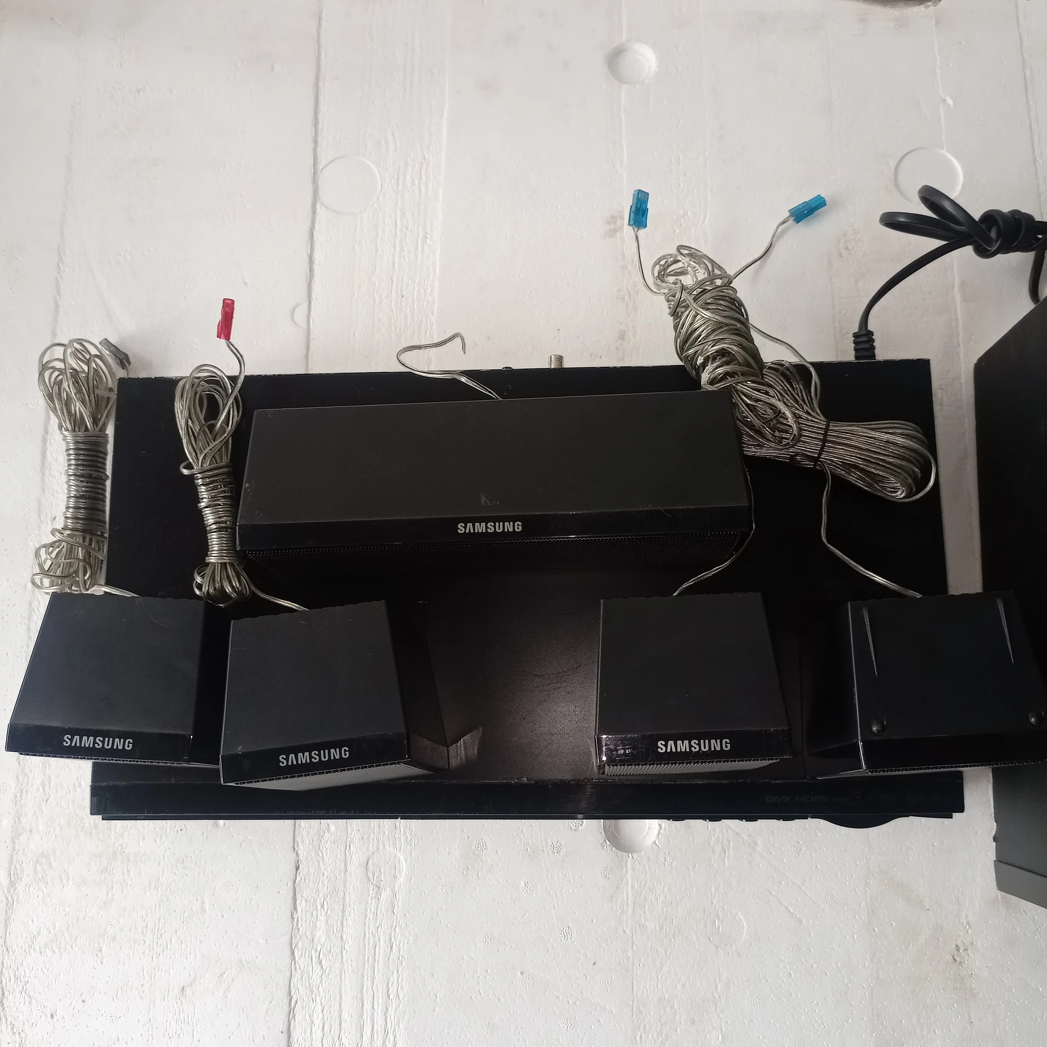 Samsung HT-E350K 5.1Ch 1000Watts DVD Home Theater Complete Set - Foreign Used