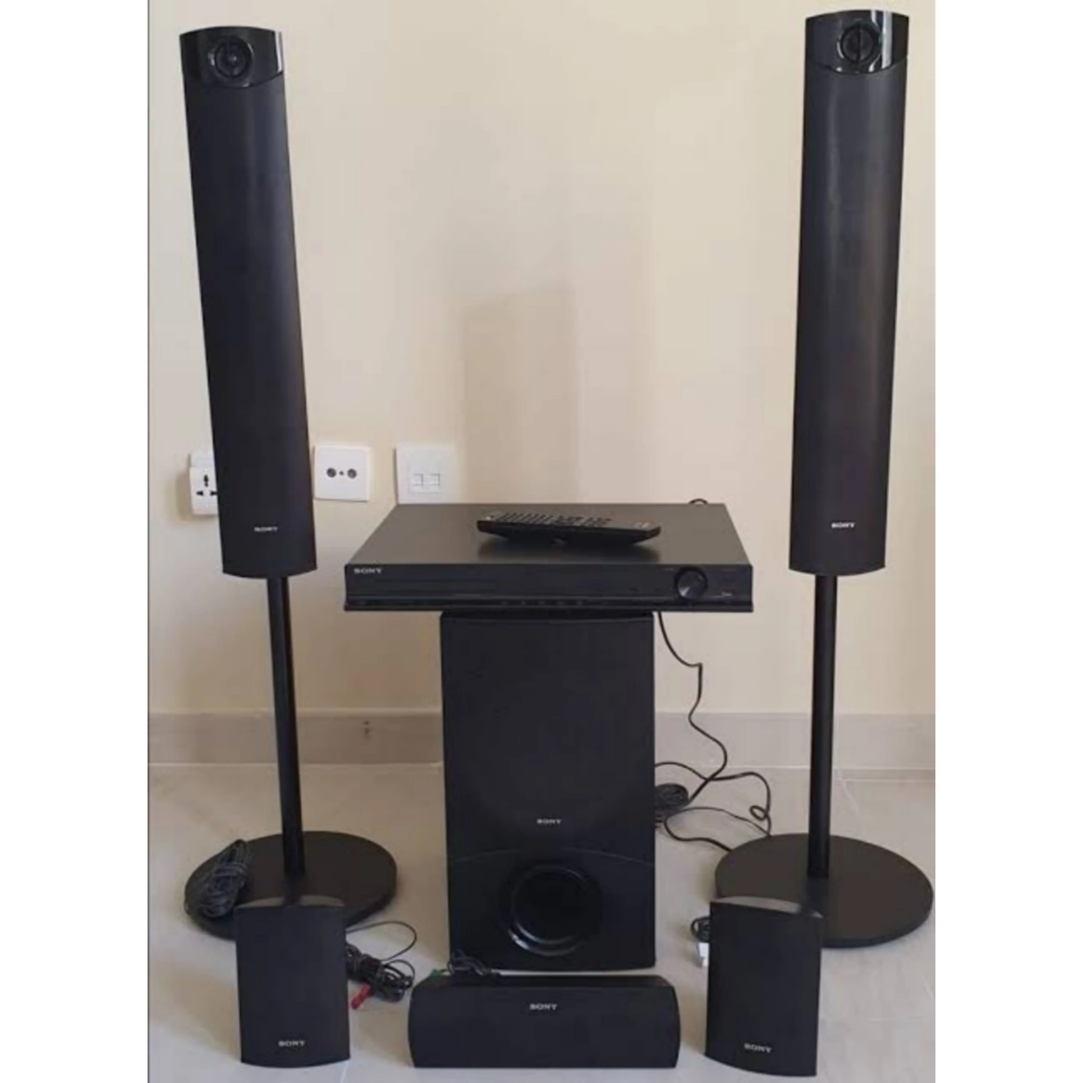 Sony DAV-DZ640K 5.1Ch 1000 watts Standing DVD Home Theater System - London Used