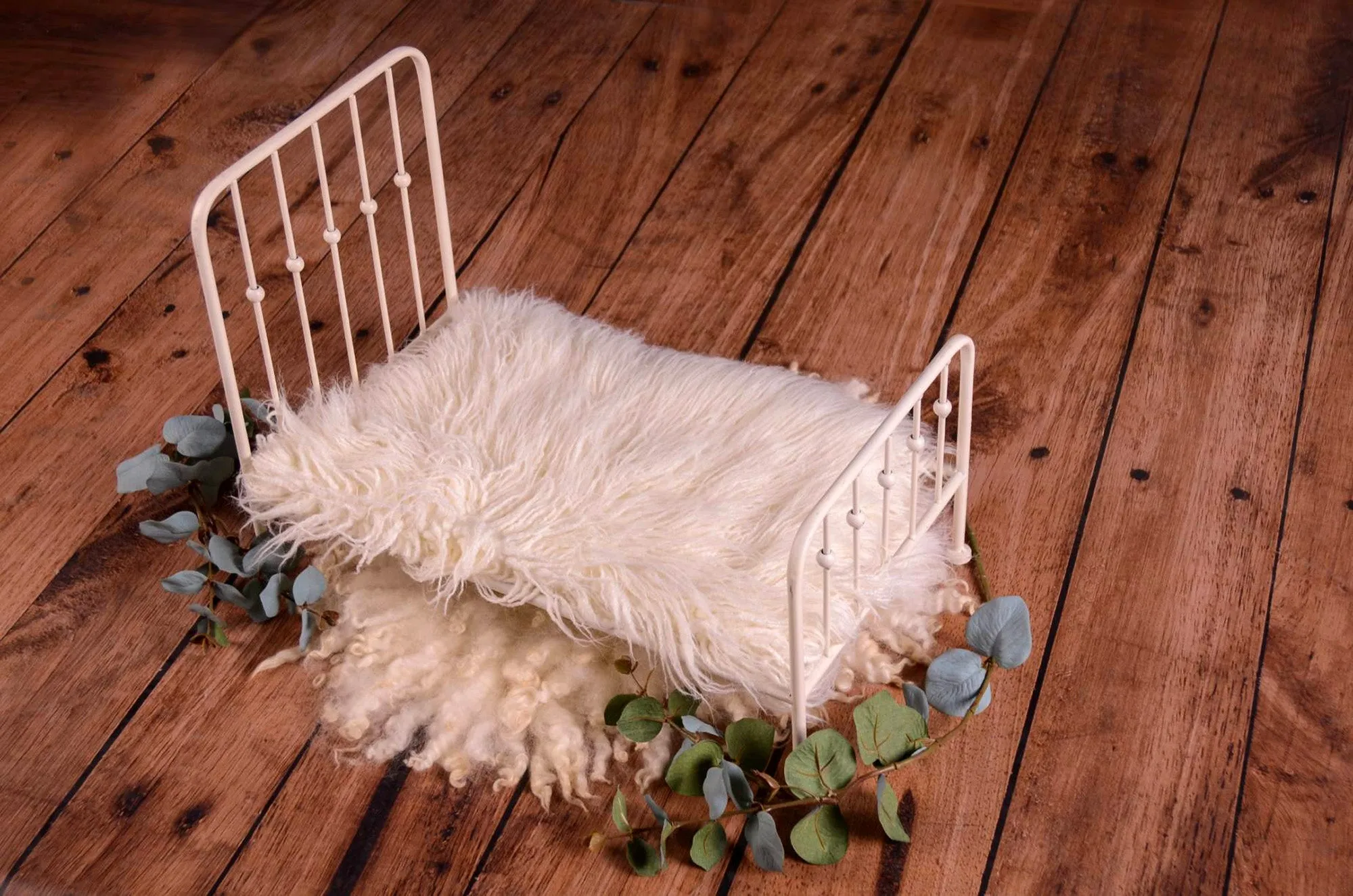 Vintage Bed - White Model 2
