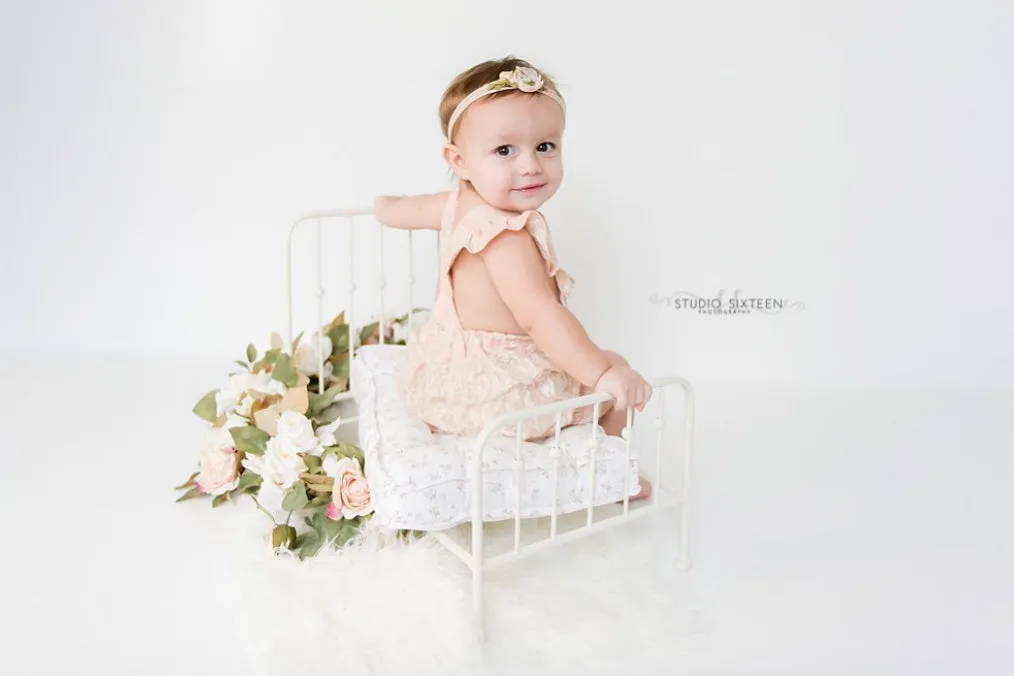 Vintage Bed - White Model 2