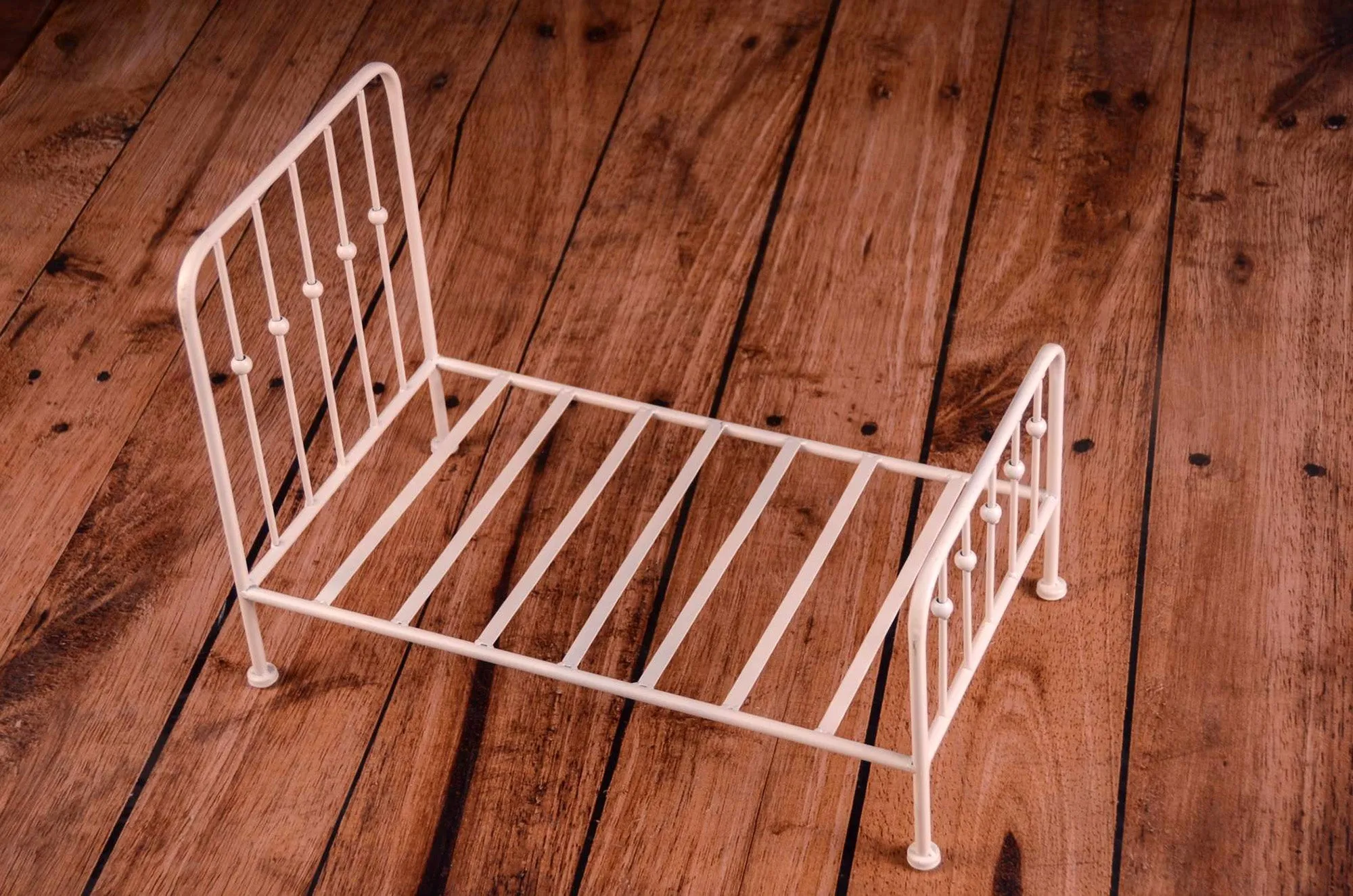 Vintage Bed - White Model 2